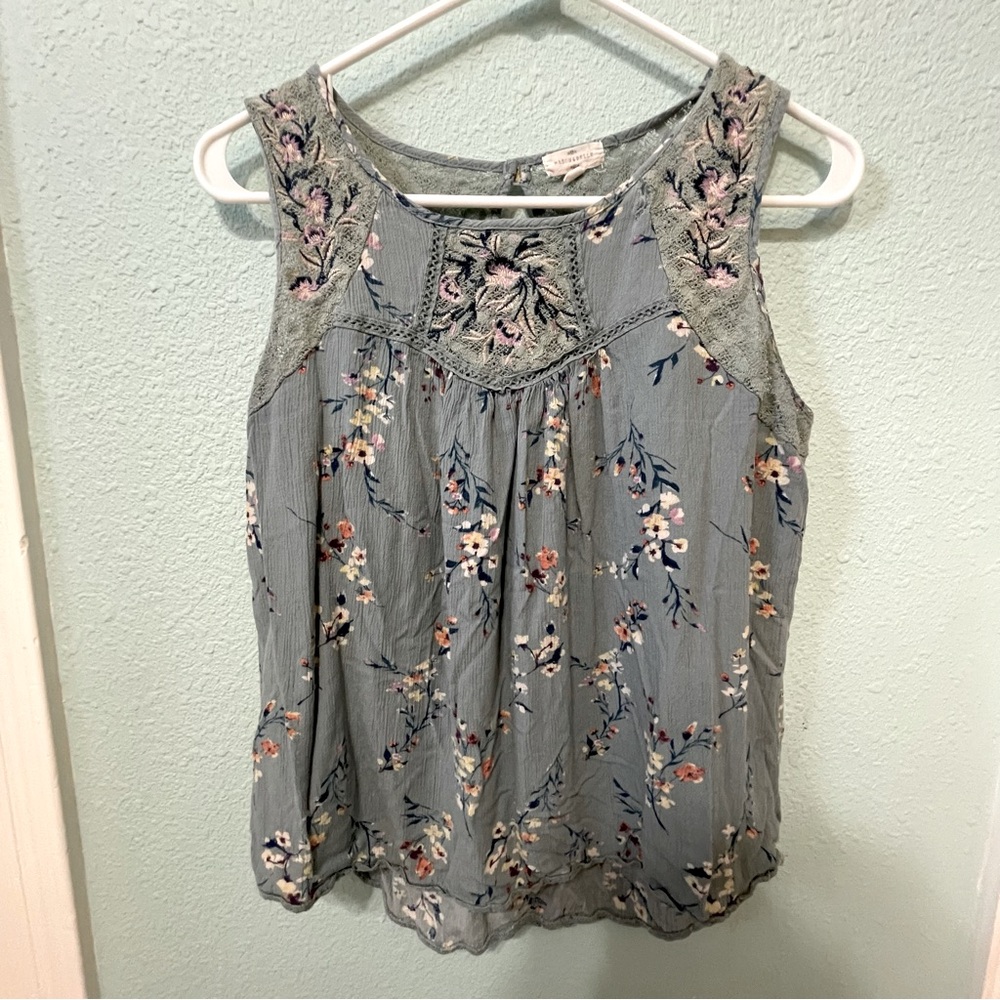 Mason & belle flowy floral crochet top